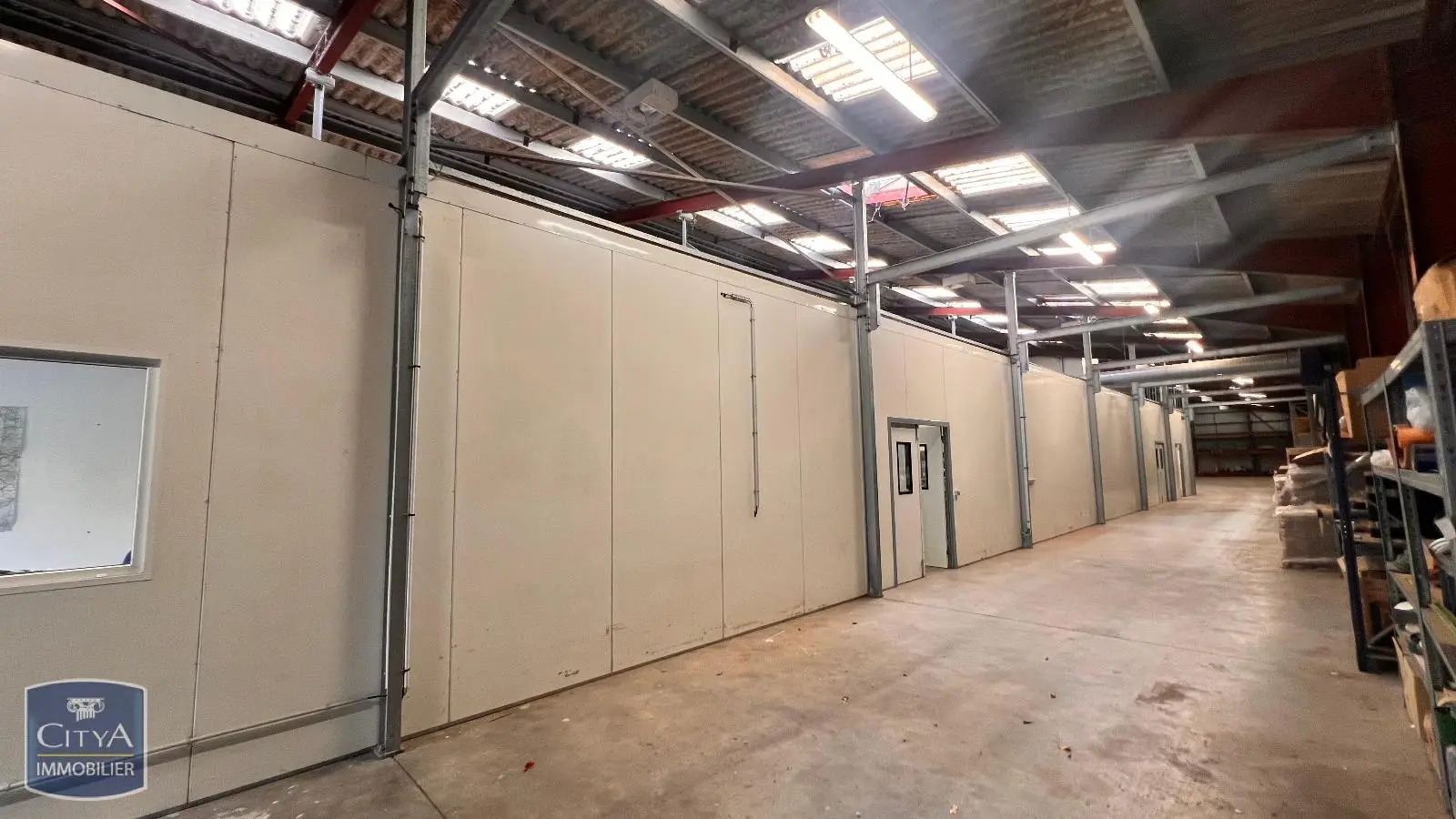 Photo 3 pour Local Industriel 1250m² Photo 3 Local Industriel 1250m²