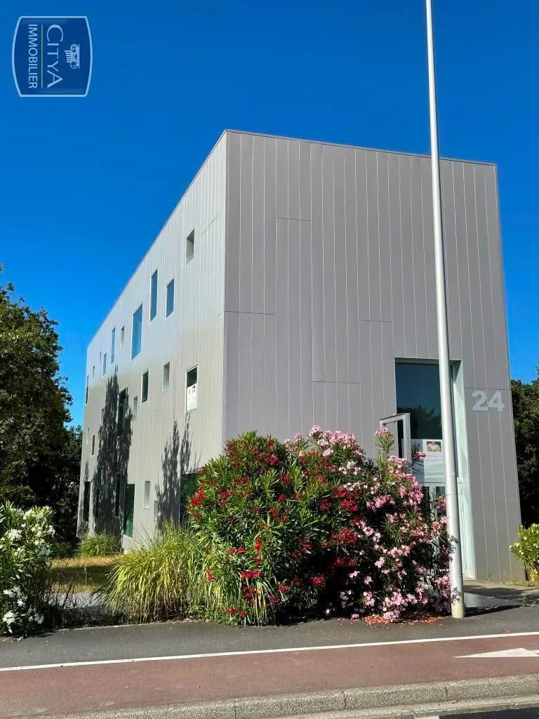 Photo 1 local professionnel Saint-Nazaire
