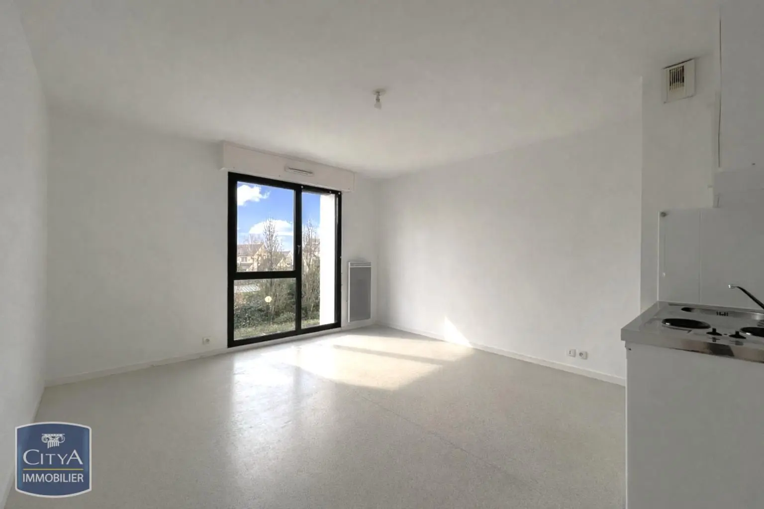 Photo 1 Appartement 1 pièce 23.66m²