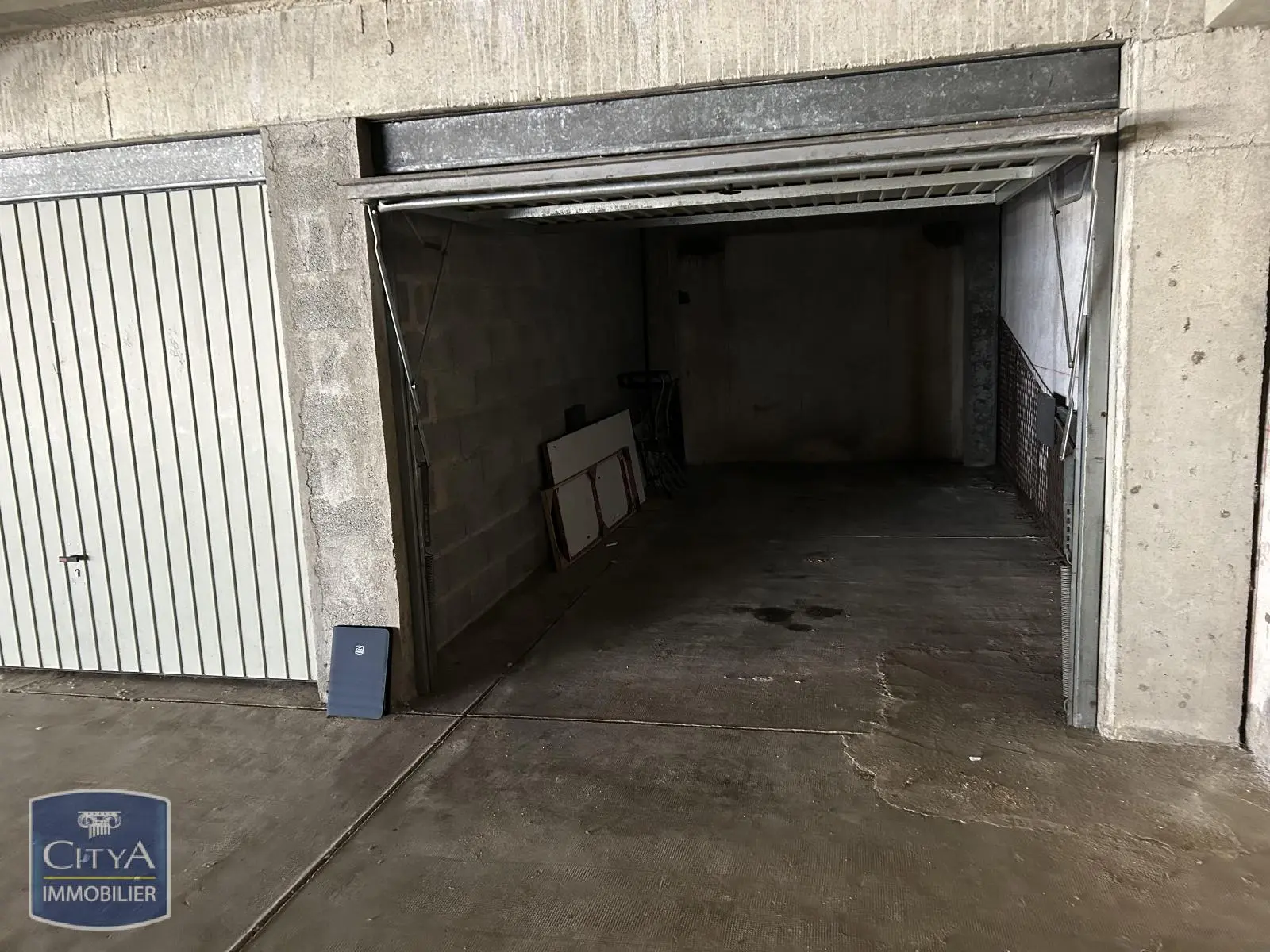 Photo 1 Parking