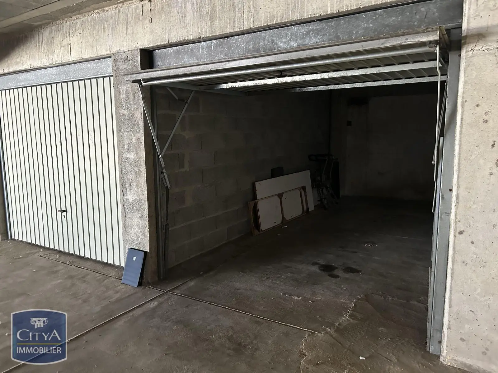 Photo 3 Parking