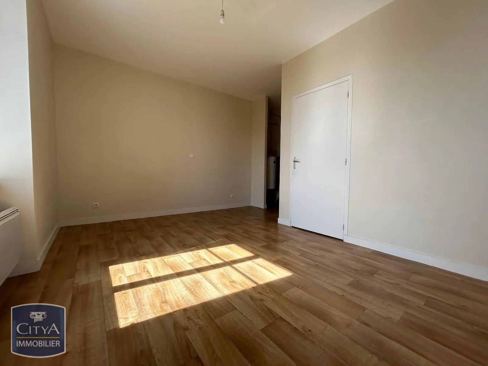 Photo 2 Appartement 1 pièce 24.56m²