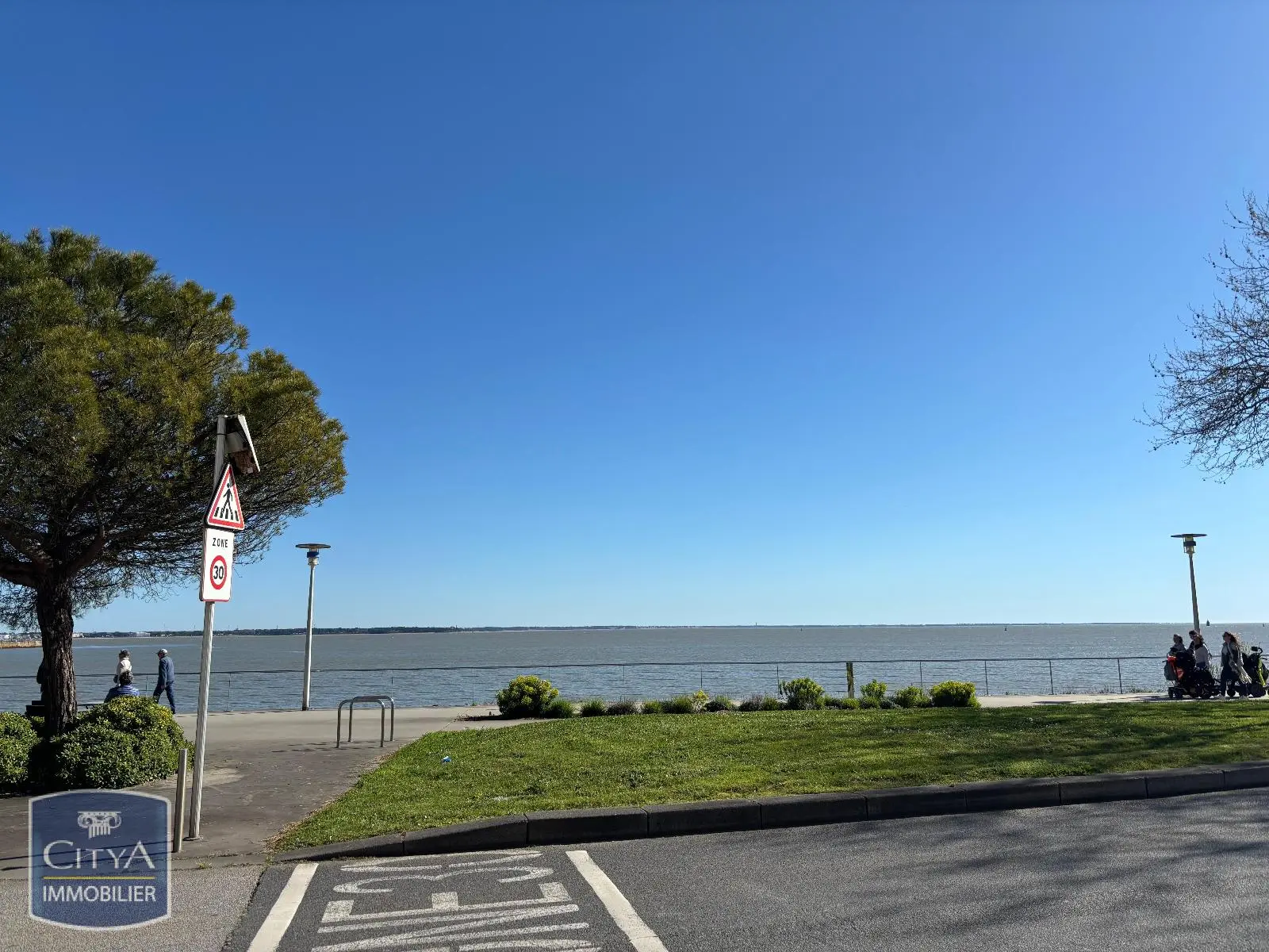 Photo 2 Local Professionnel 3 pièces