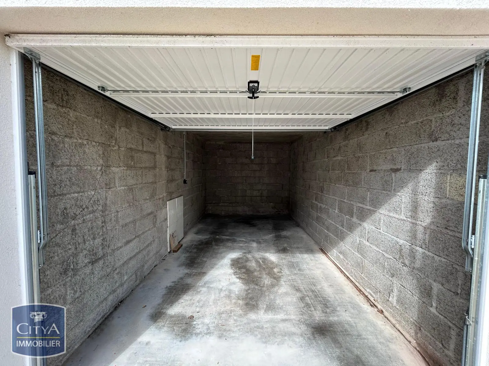 Photo 1 Parking