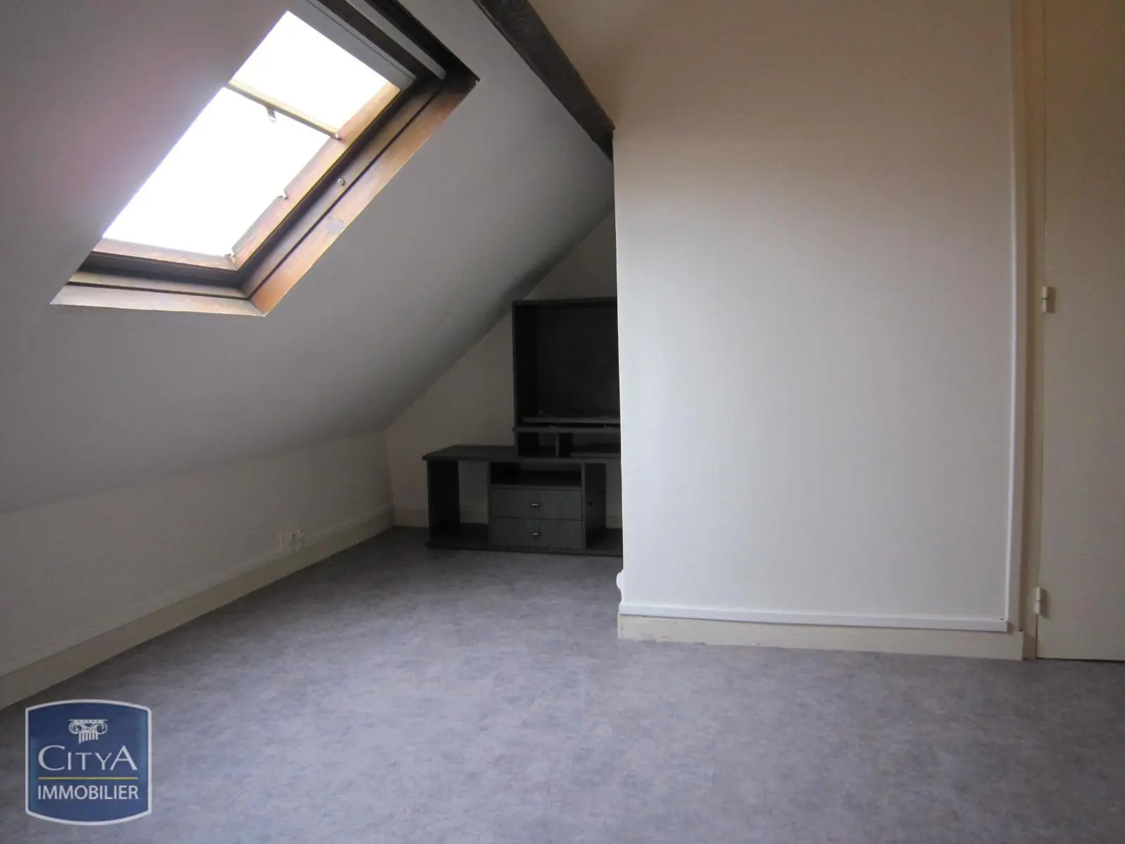 Photo 2 Appartement 1 pièce 27.7m²