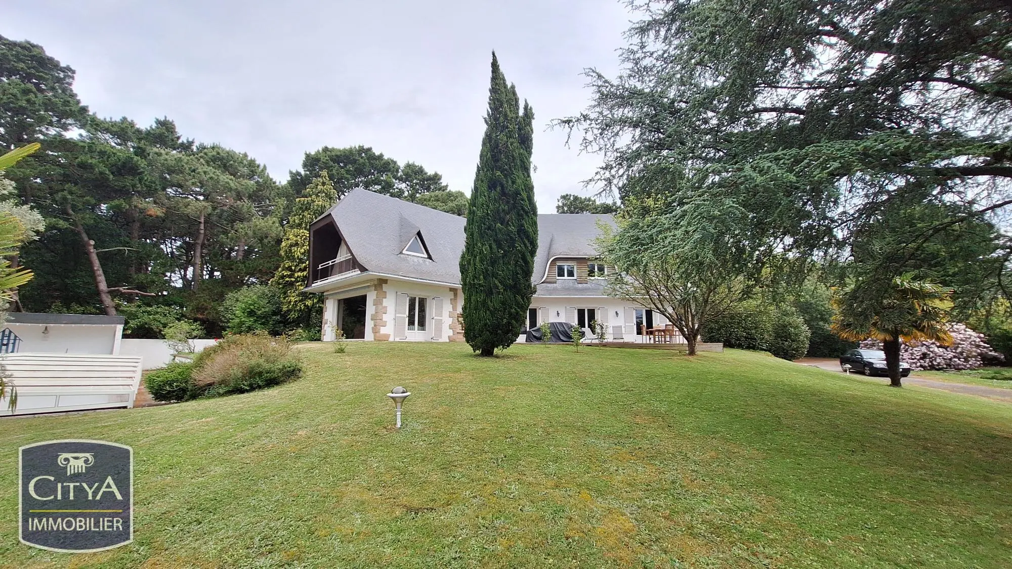 Photo 1 Maison 6 pièces 270m²