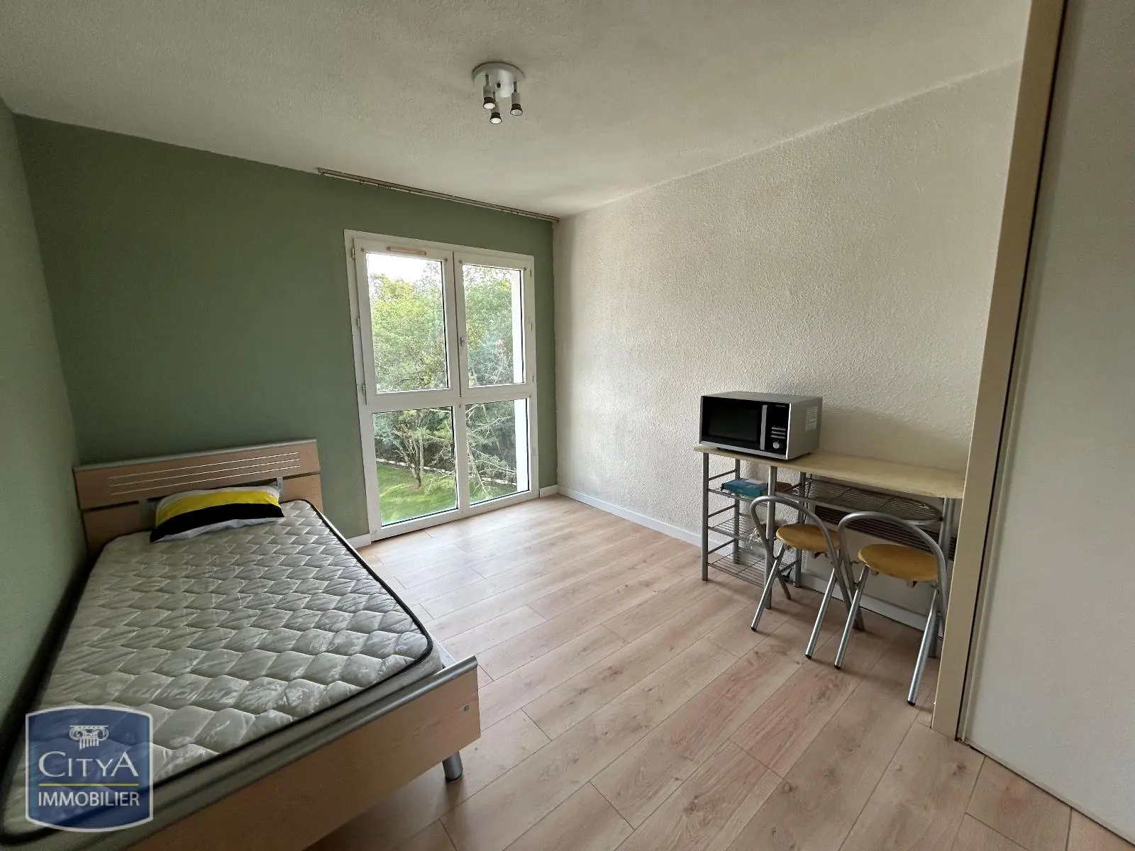 Photo 2 Appartement 1 pièce 16.17m²