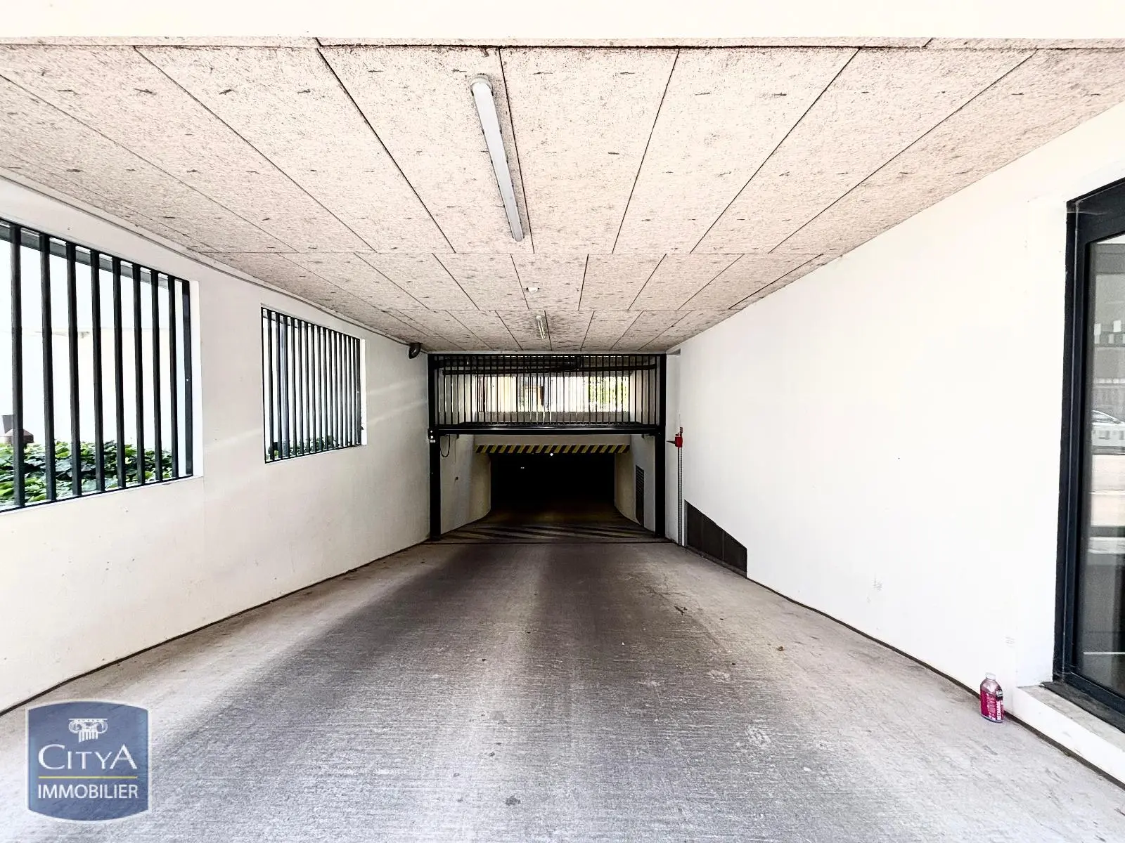 Photo 1 Parking