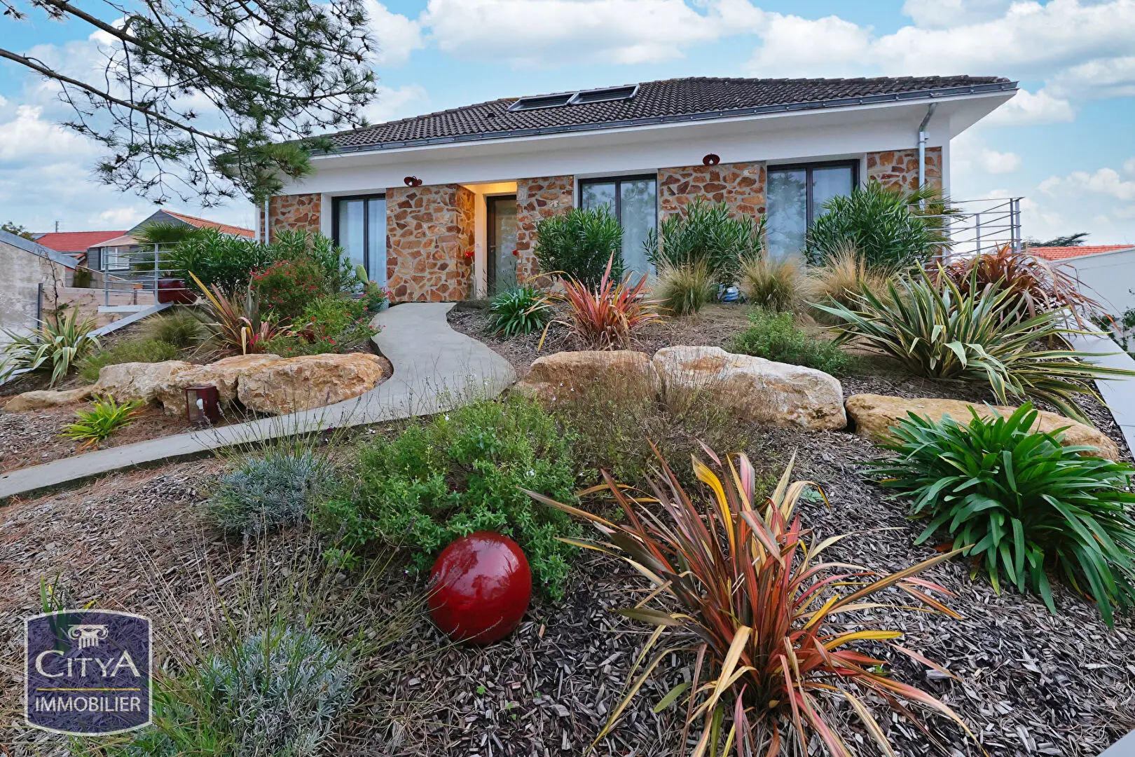 Photo 1 Maison 8 pièces 180m²