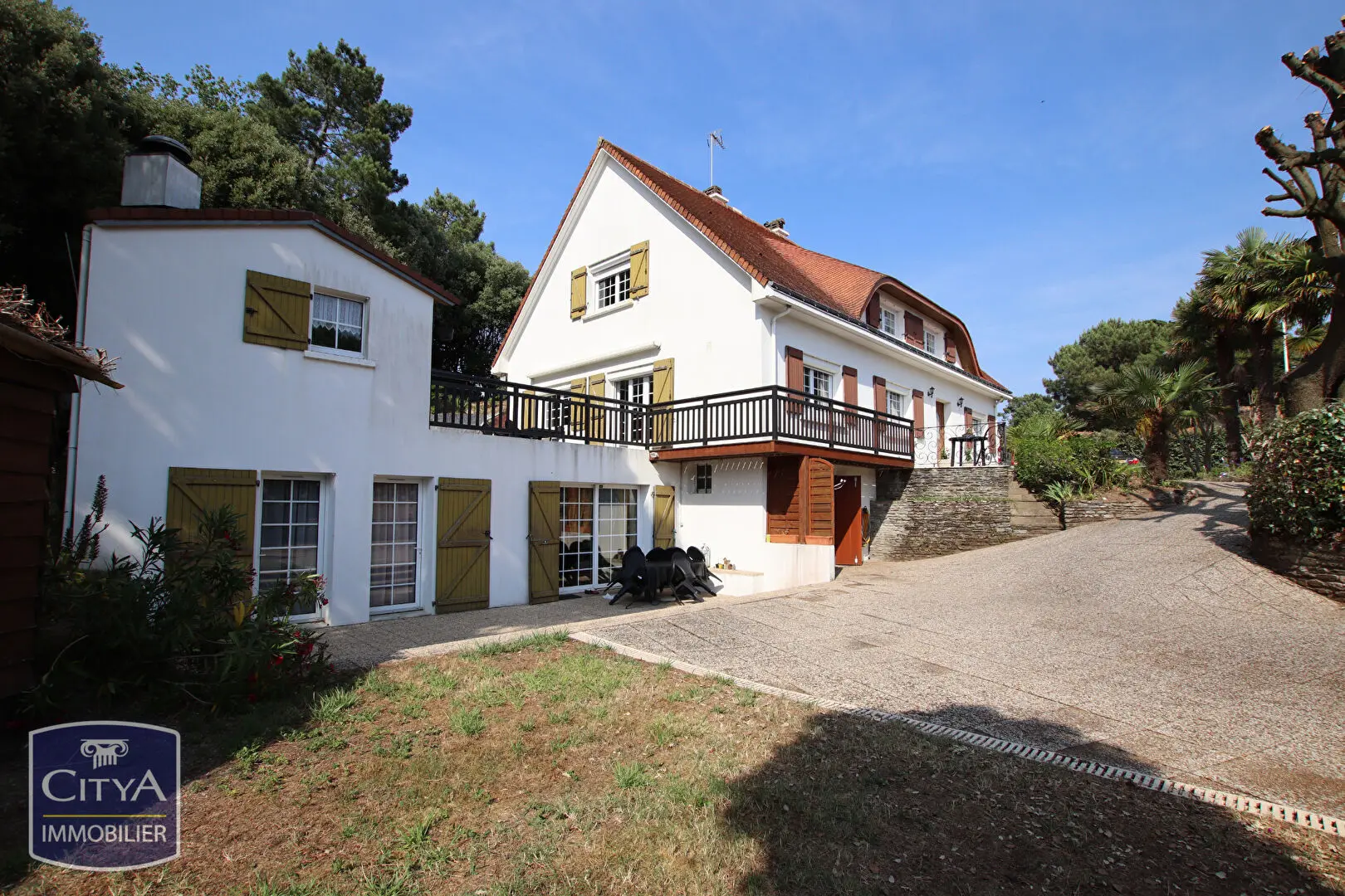 Photo 1 Maison 13 pièces 274.21m²