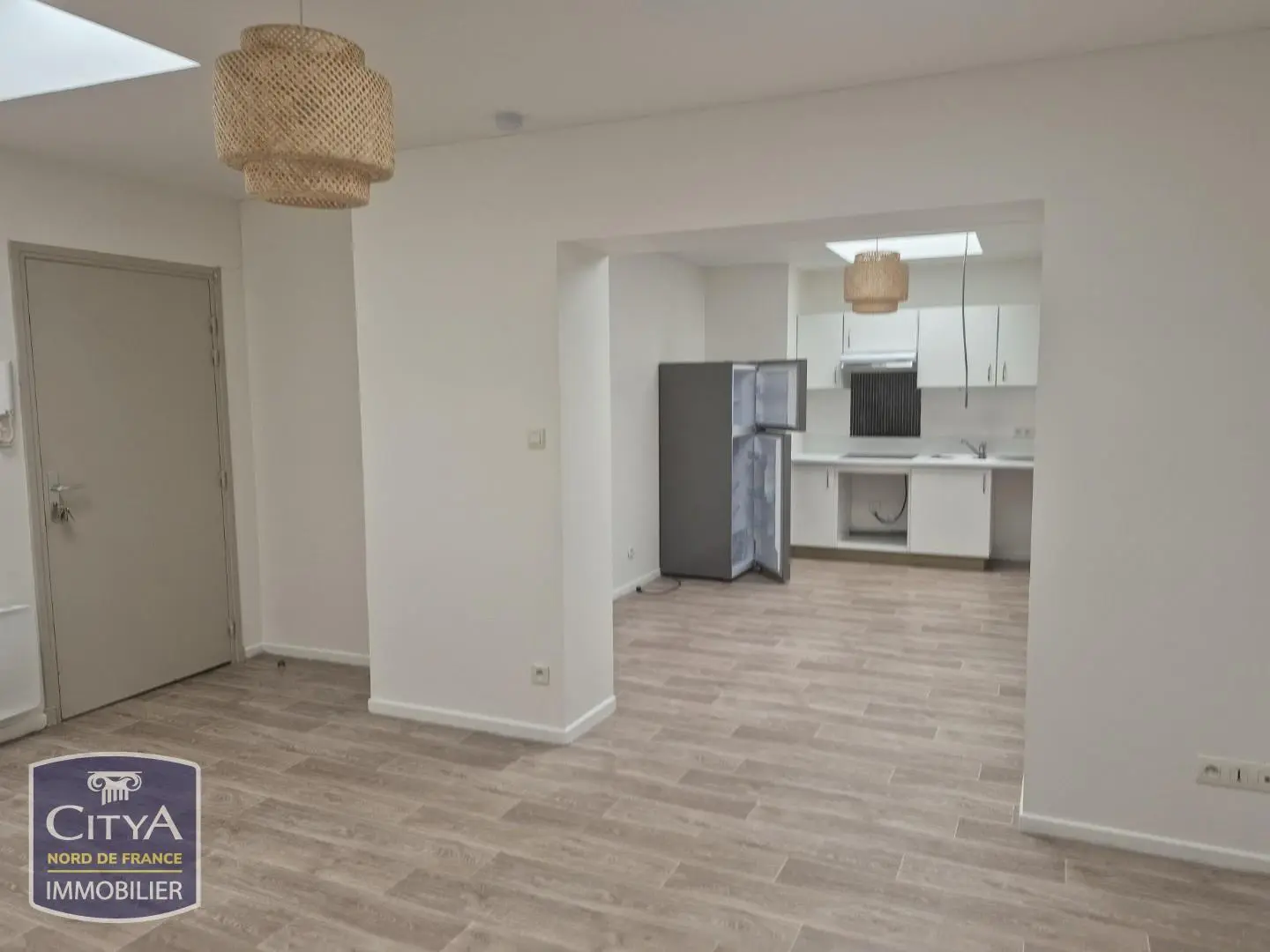 Photo 1 Appartement 1 pièce 77m²