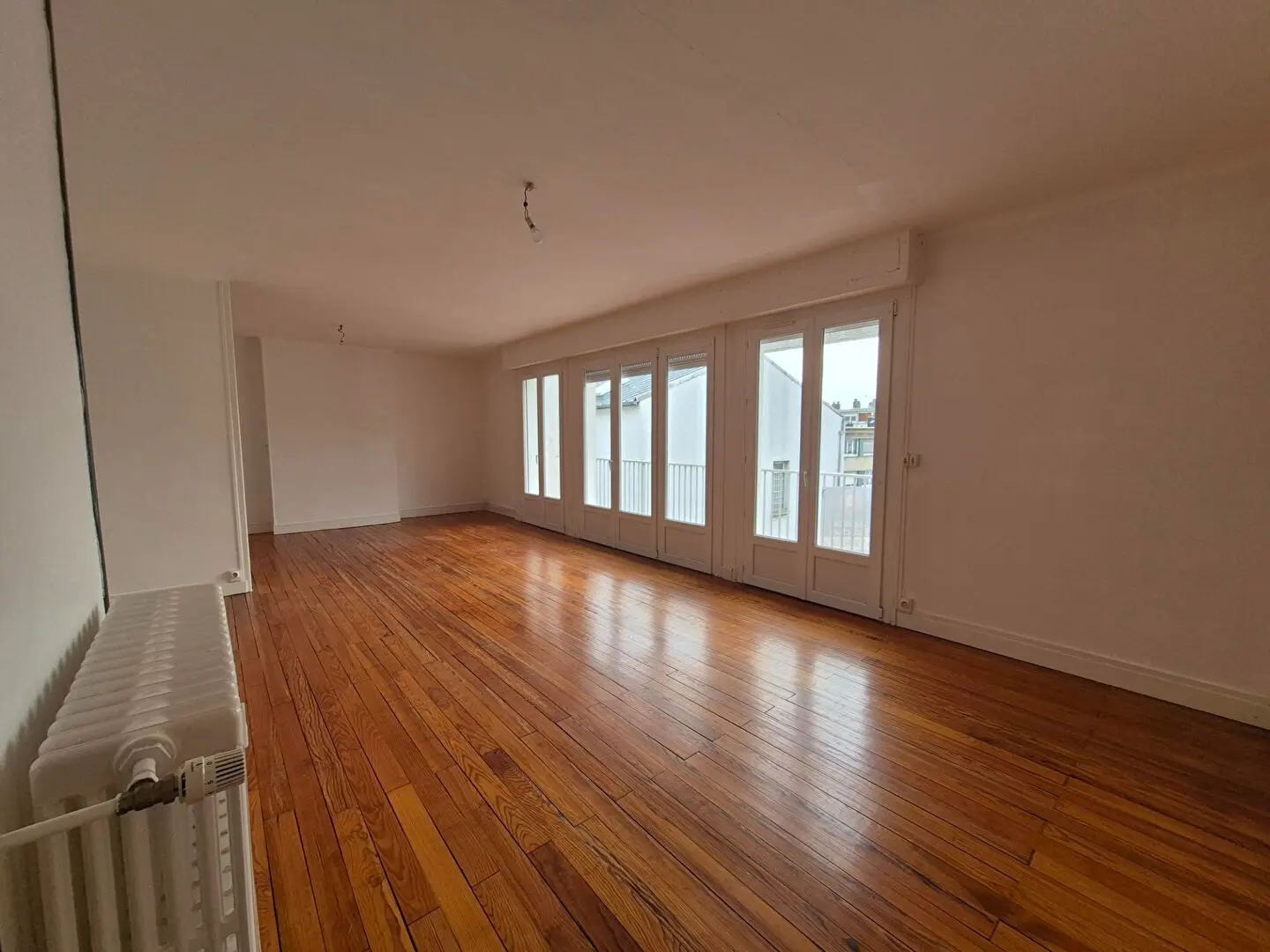 Photo 1 Appartement 4 pièces 121.92m²