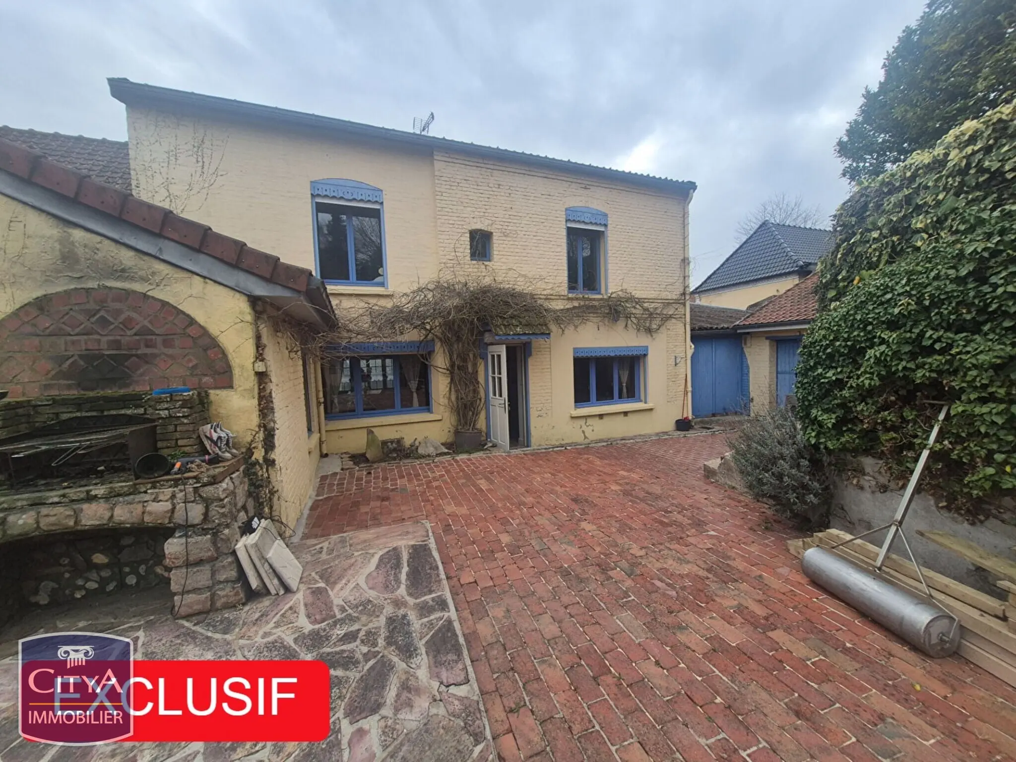 Photo 1 Maison 9 pièces 225m²