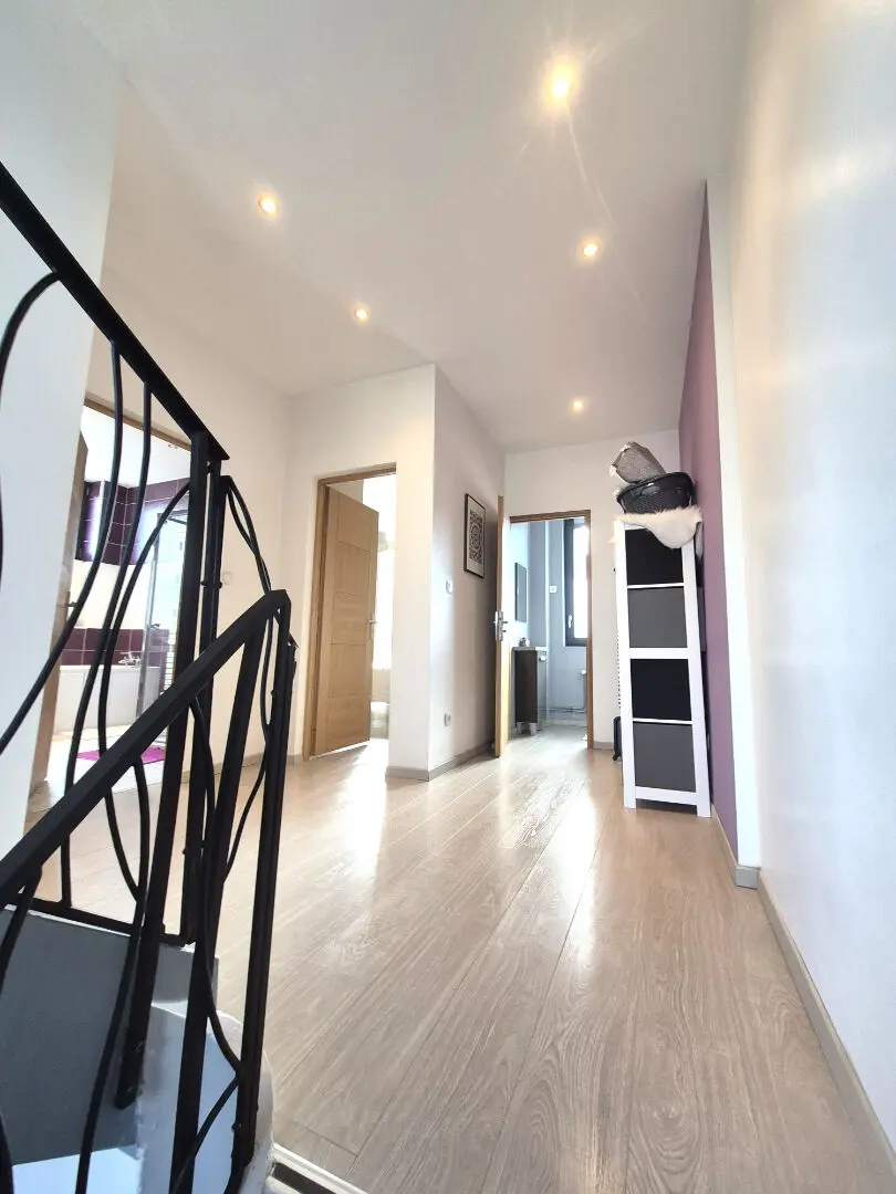 Photo 10 Maison 8 pièces 175m²