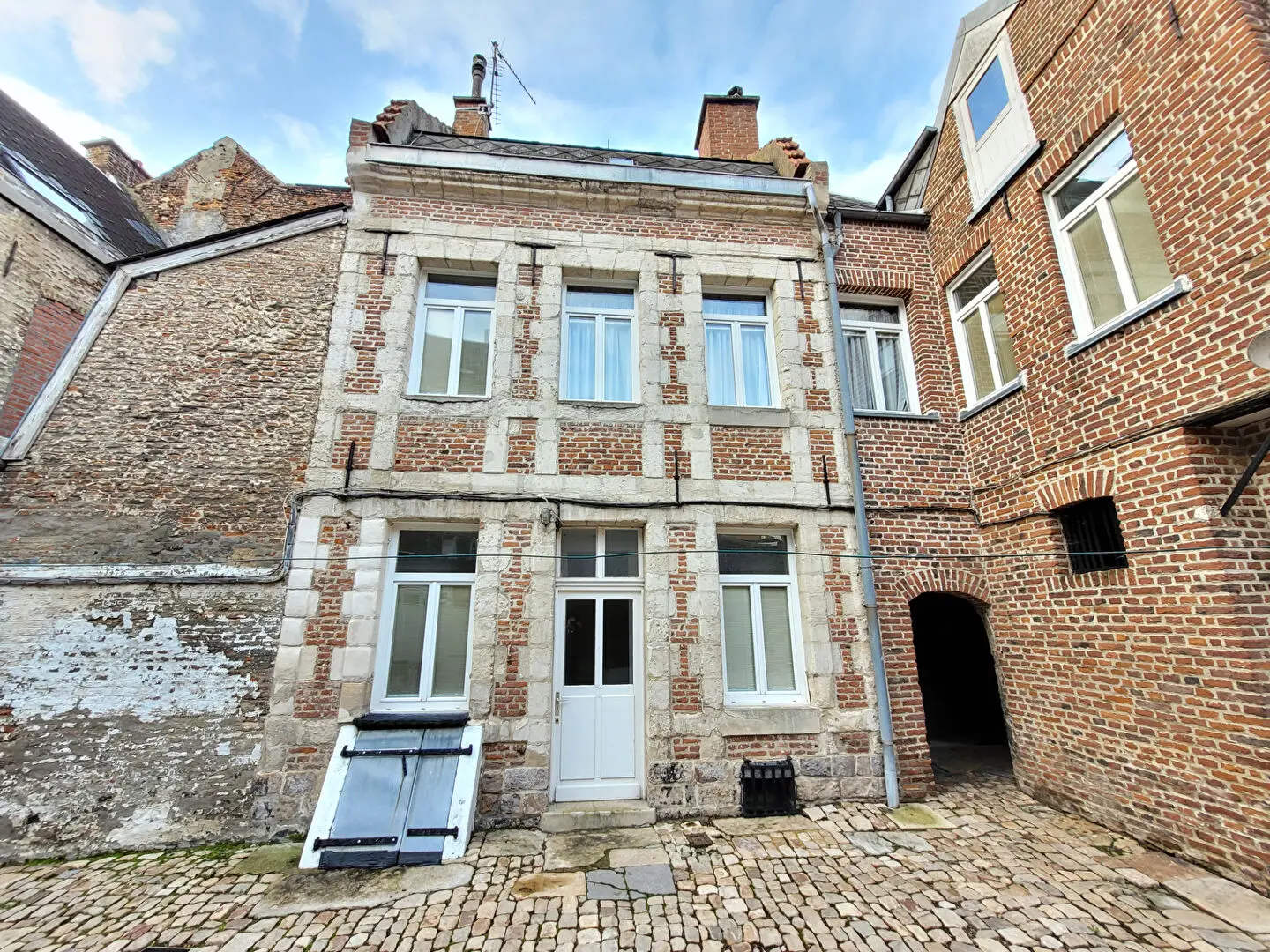 Photo 1 Immeuble 8 pièces 153m²