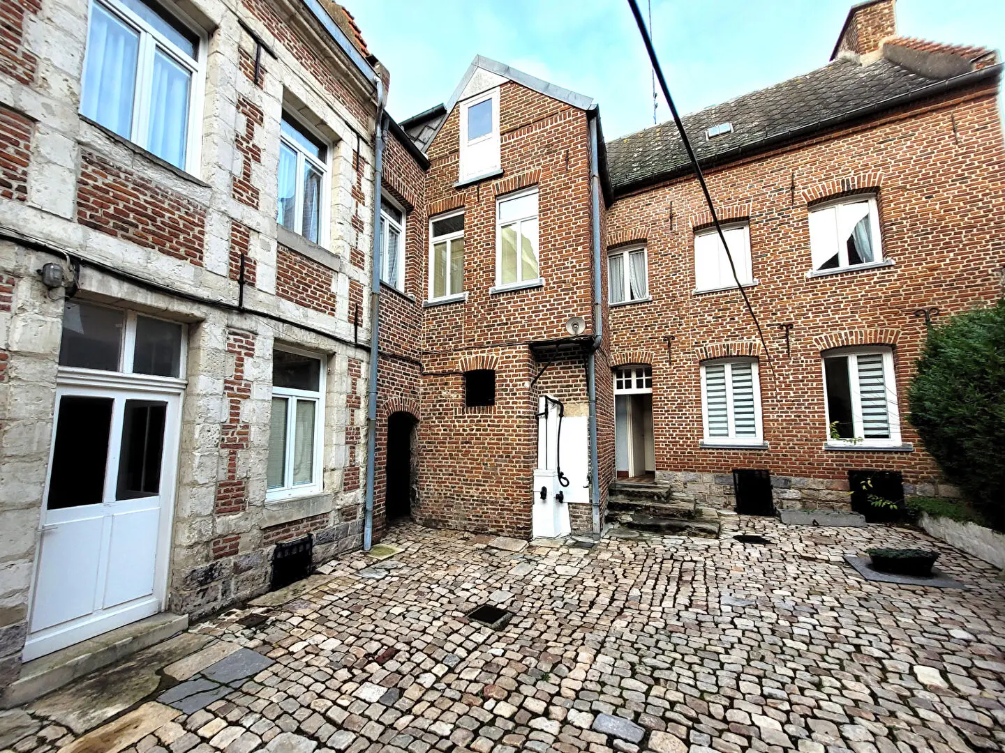 Photo 2 Immeuble 8 pièces 153m²