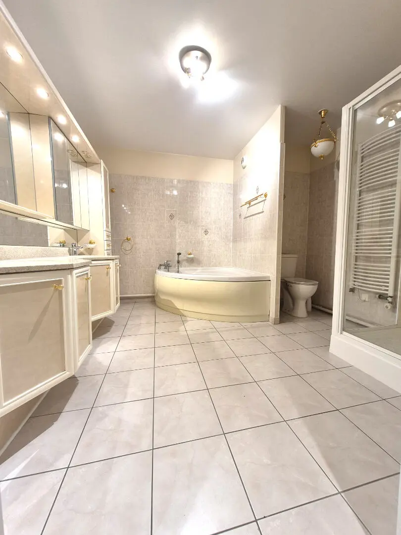 Photo 15 Appartement 3 pièces 131m²
