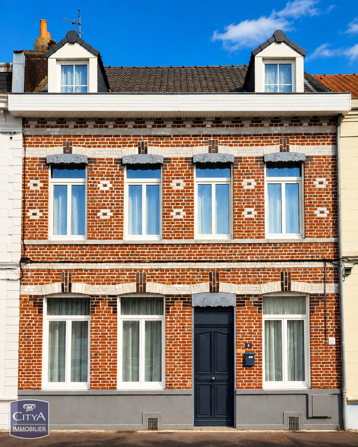 Photo 1 Maison 9 pièces 176m²