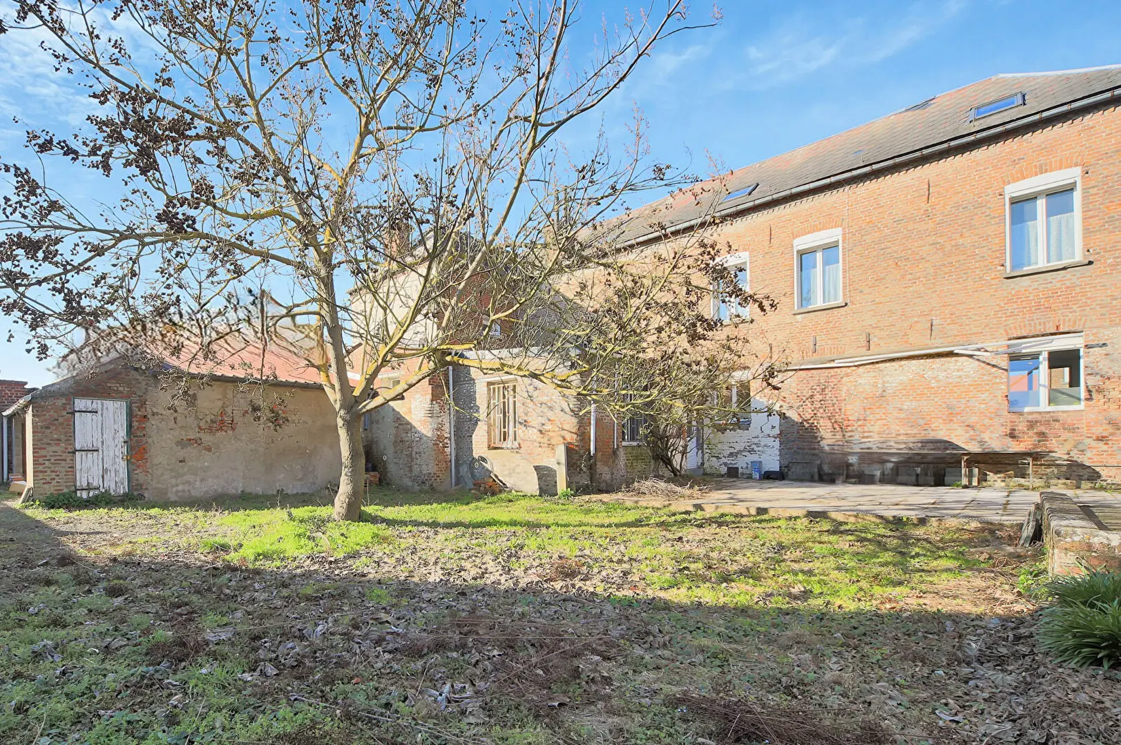 Photo 1 Immeuble 8 pièces 253m²