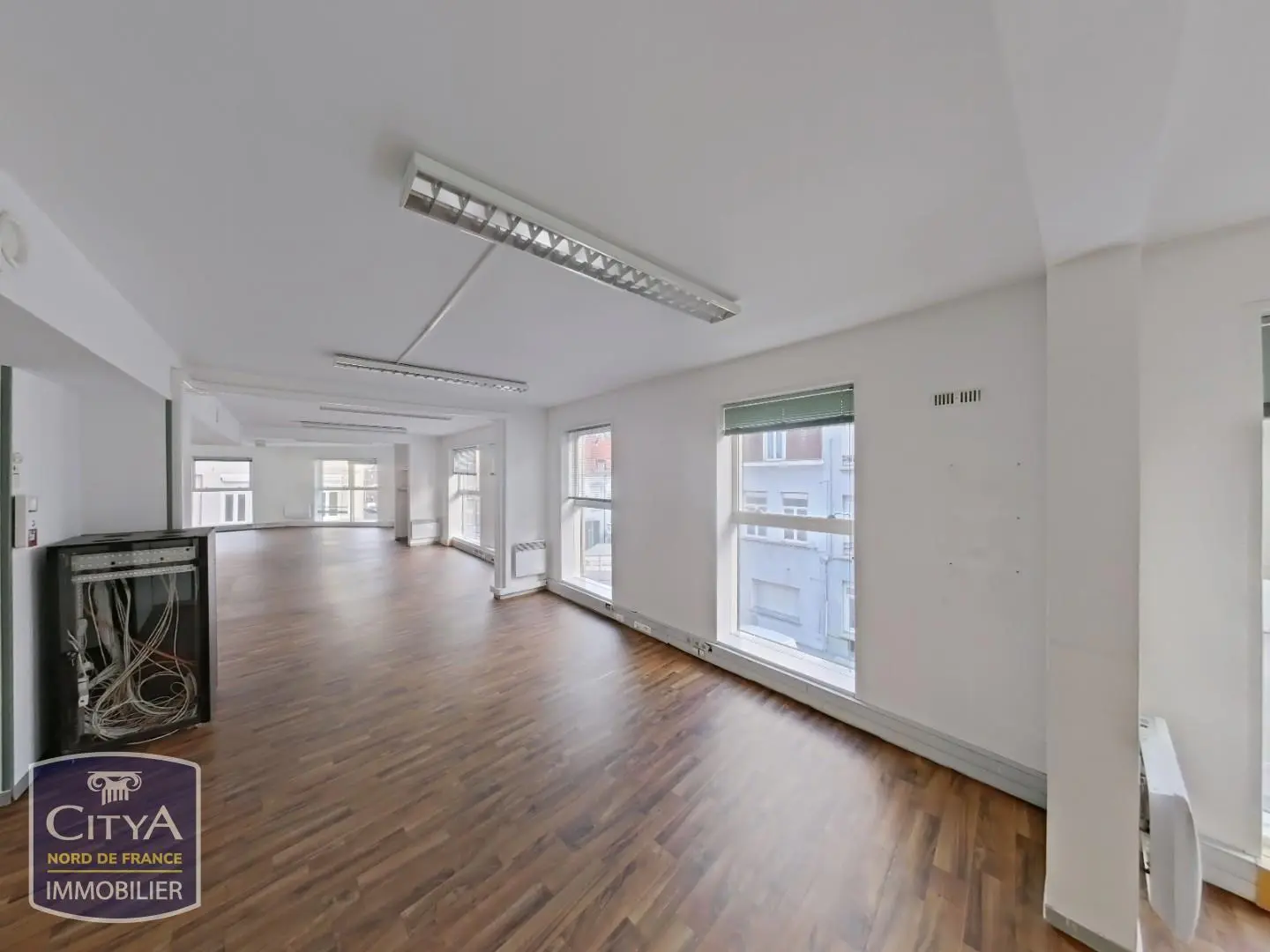 Photo 1 Local Professionnel 195.5m²