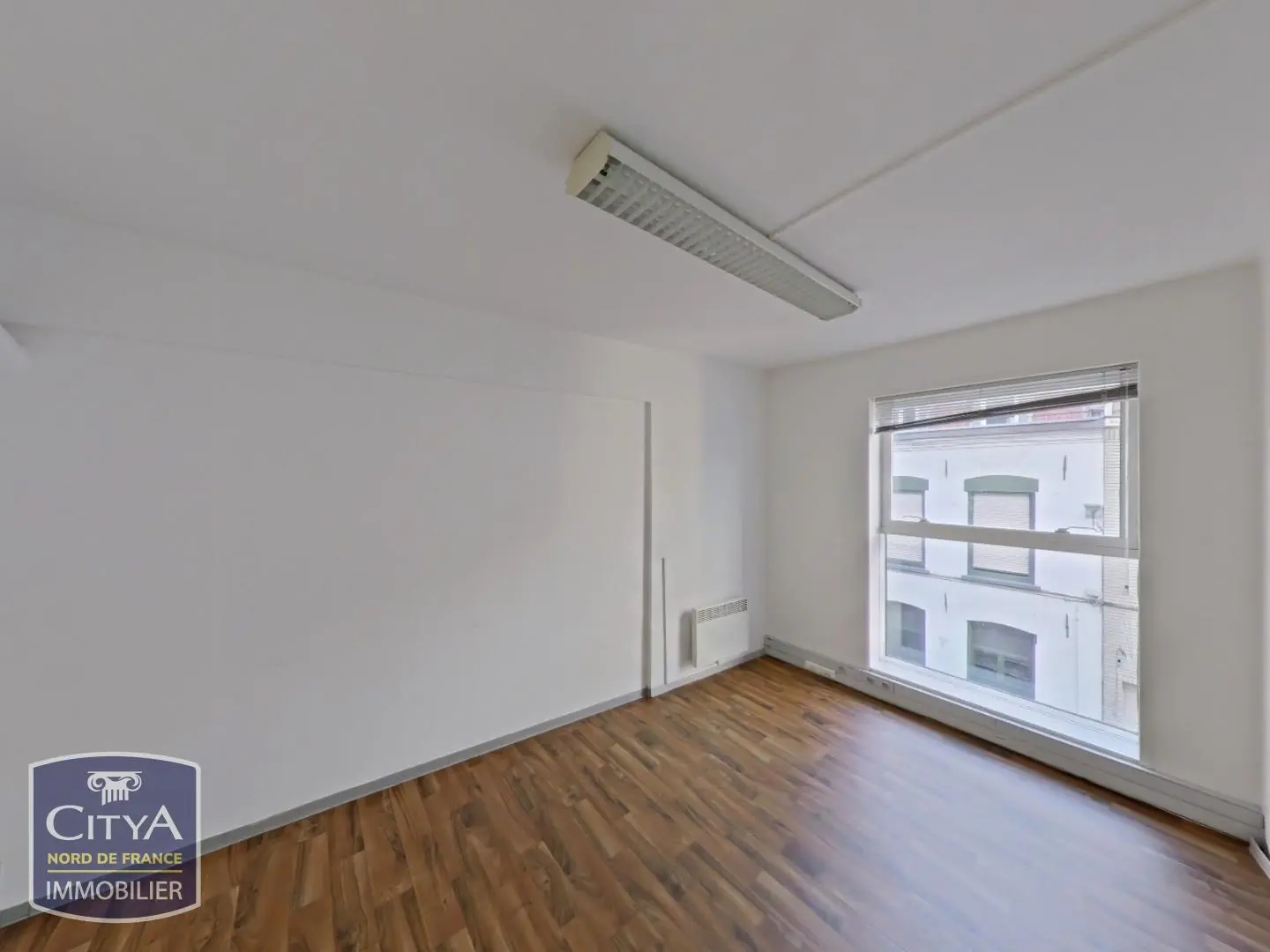 Photo 2 Local Professionnel 195.5m²