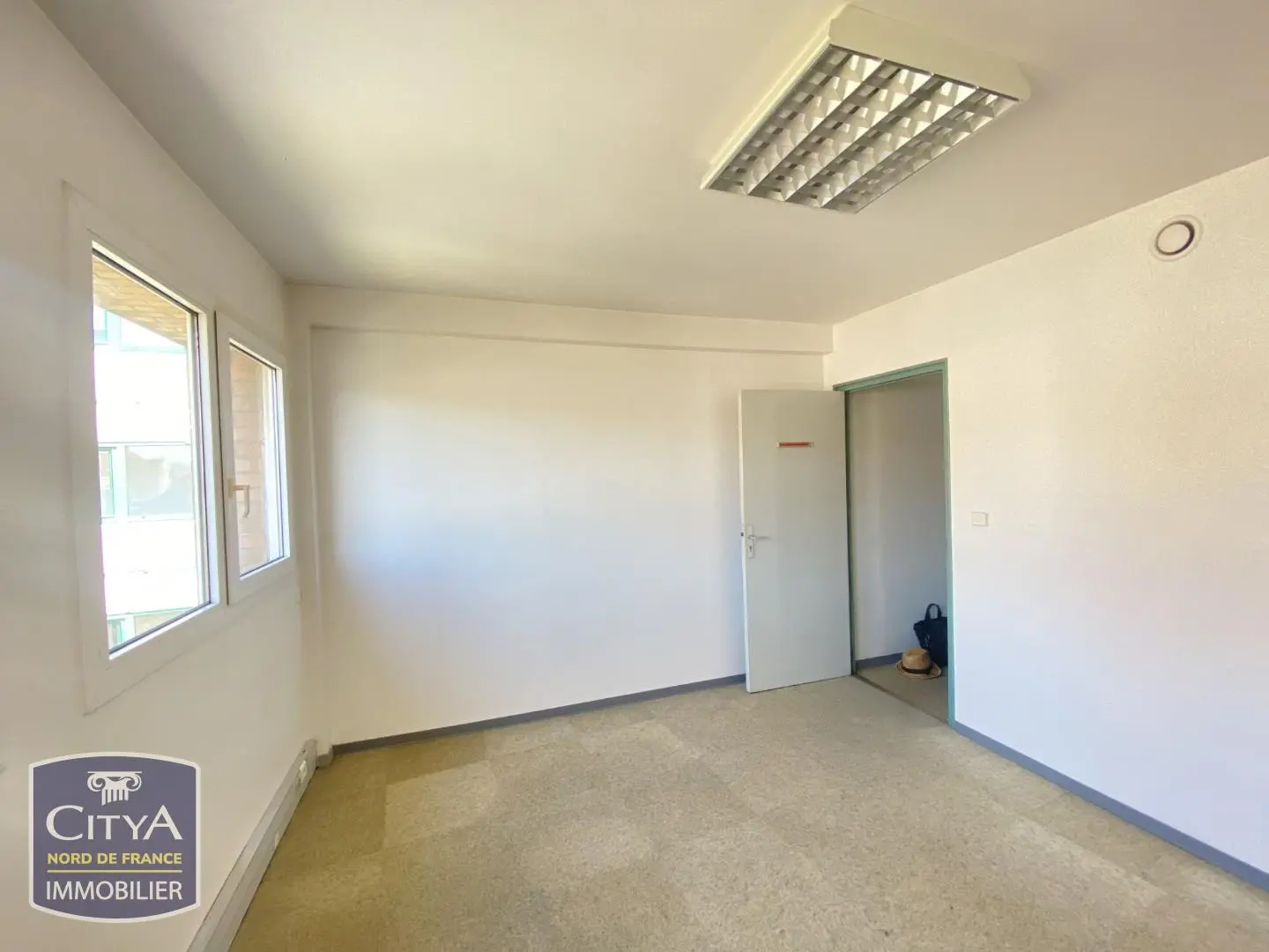 Photo 1 Local Professionnel 13.05m²