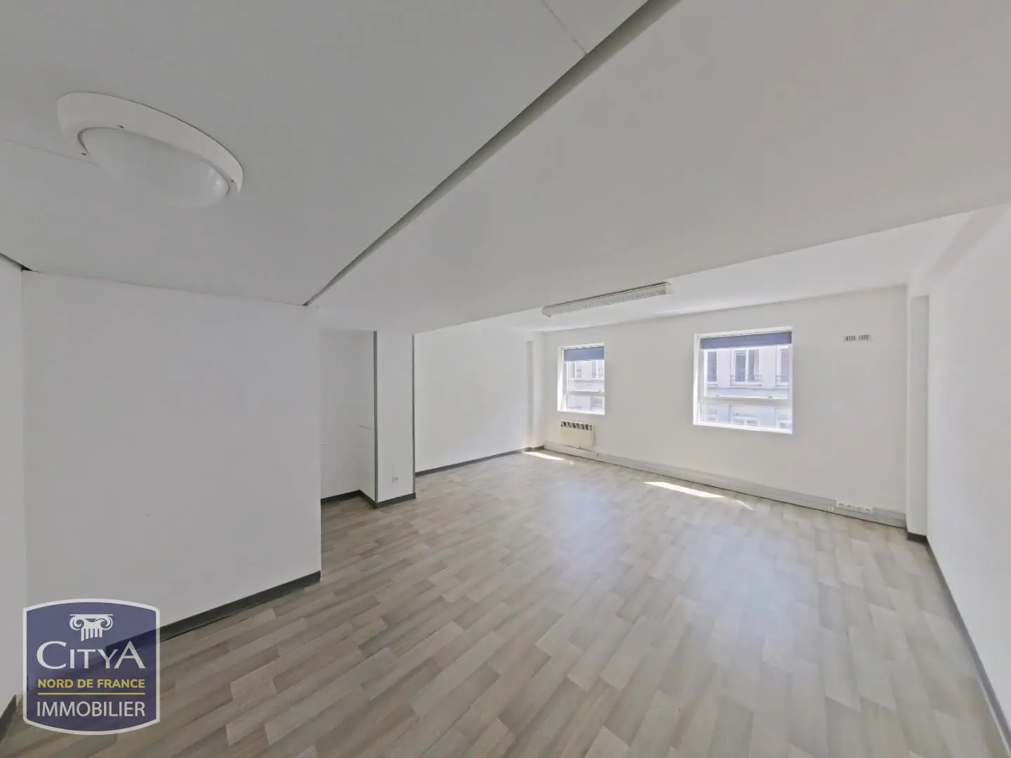 Photo 1 Local Professionnel 133.34m²