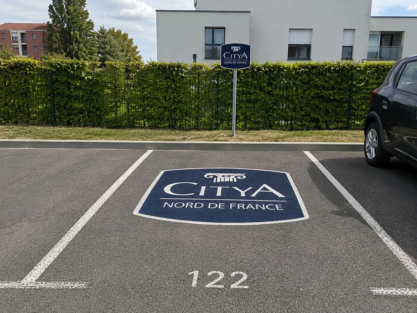 Photo 1 Parking