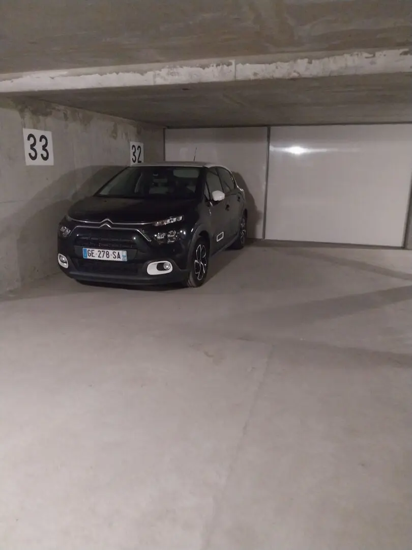 Photo 7 Parking