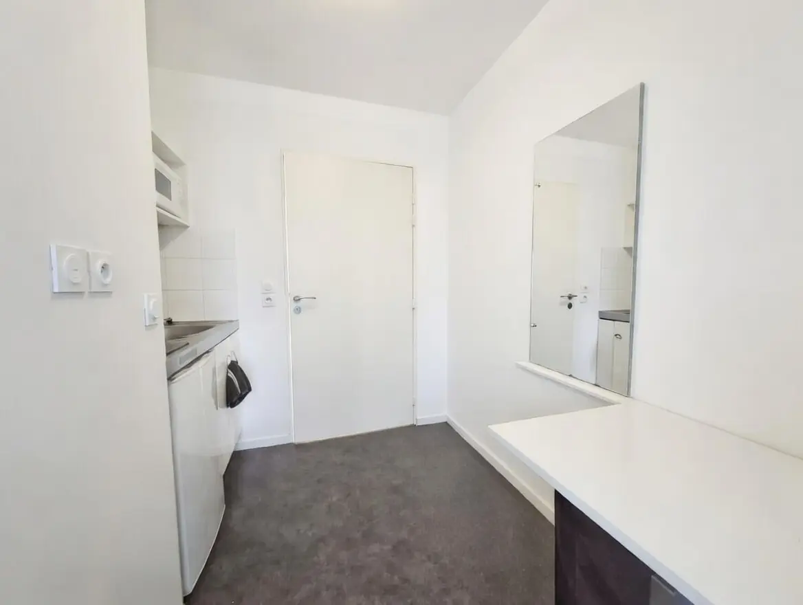 Photo 2 Appartement 1 pièce 17.86m²