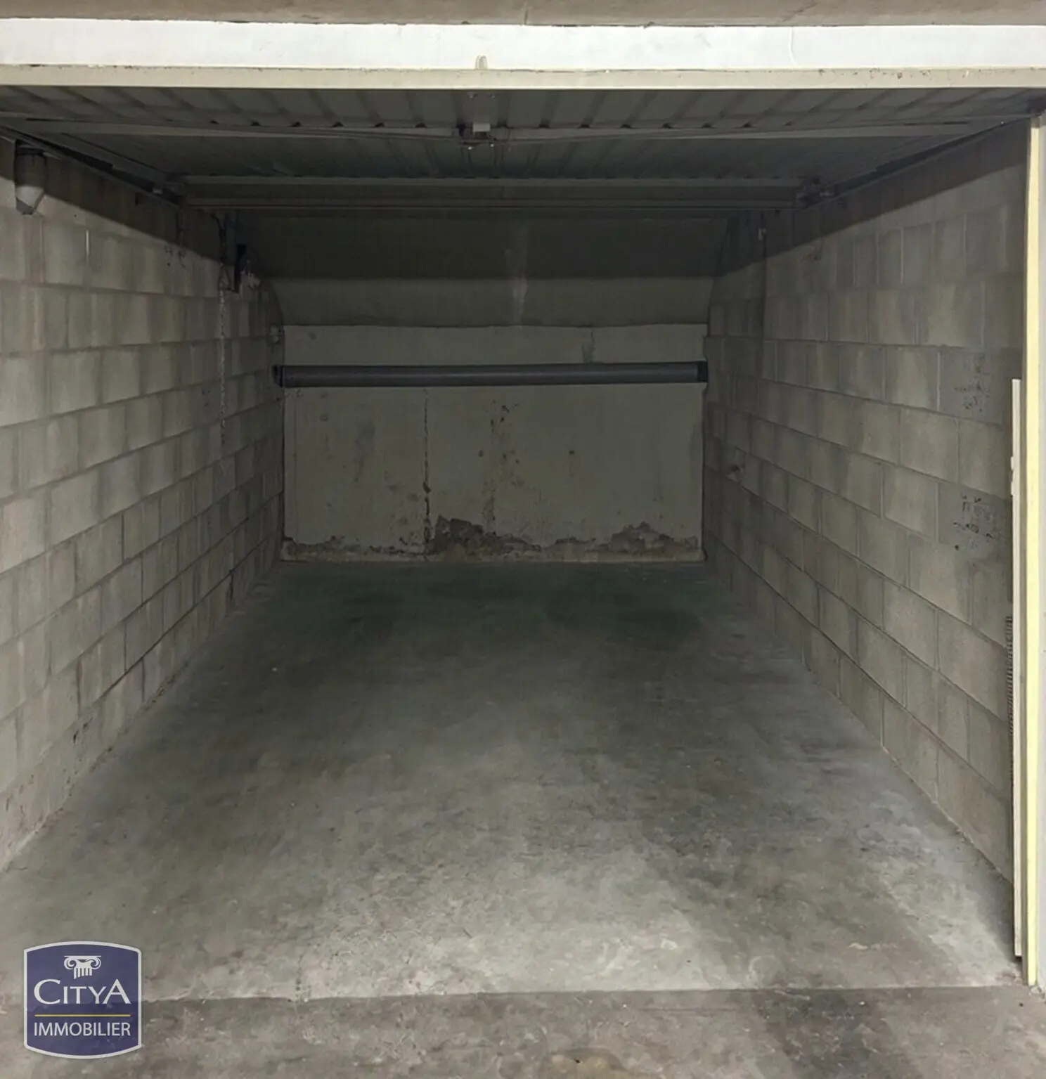 Photo 2 Parking