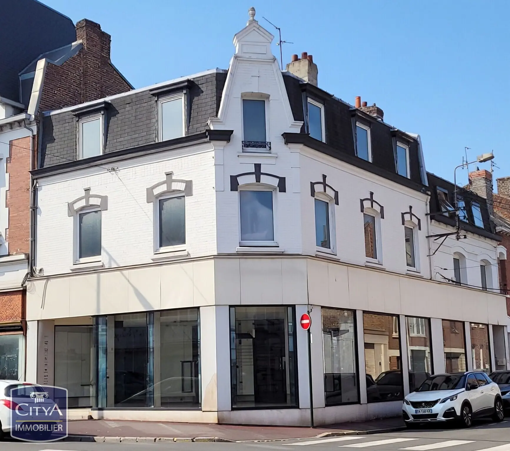 Photo 1 Local Commercial 270m²