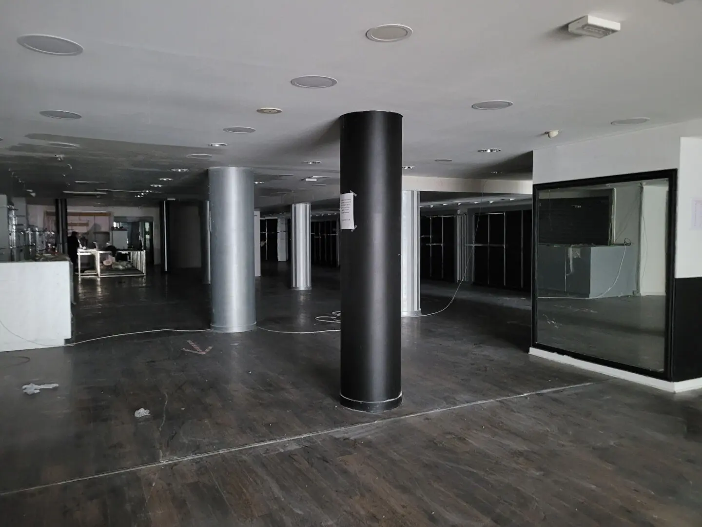 Photo 3 Local Commercial 386m²