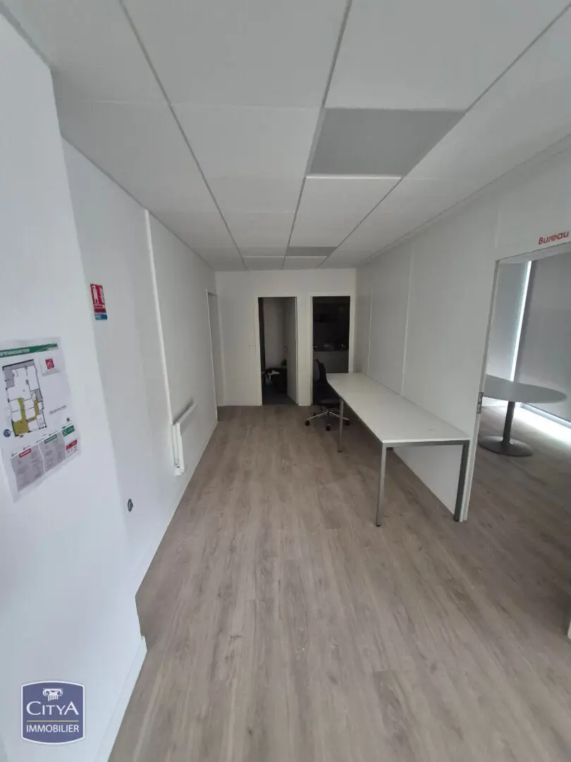 Photo 3 Local Commercial 185m²