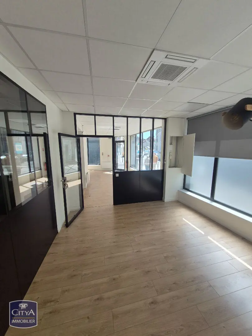 Photo 2 Local Commercial 140m²