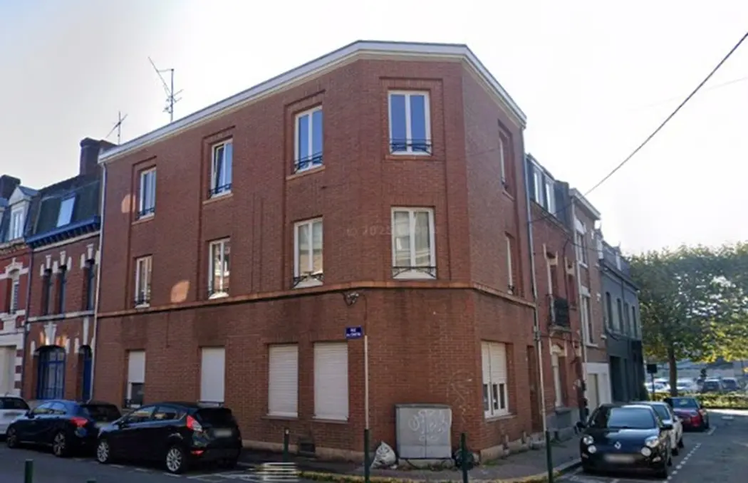 Photo 1 Immeuble 6 pièces 152m²
