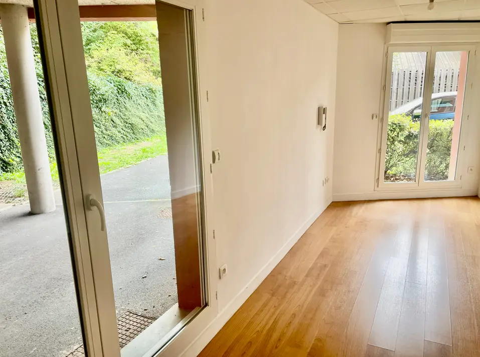 Photo 3 Local Professionnel 1 pièce 44m²