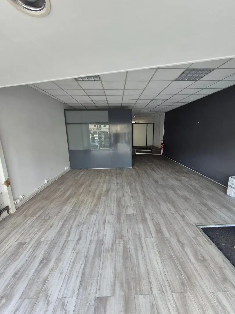 Photo 2 Local Commercial 1 pièce 104m²