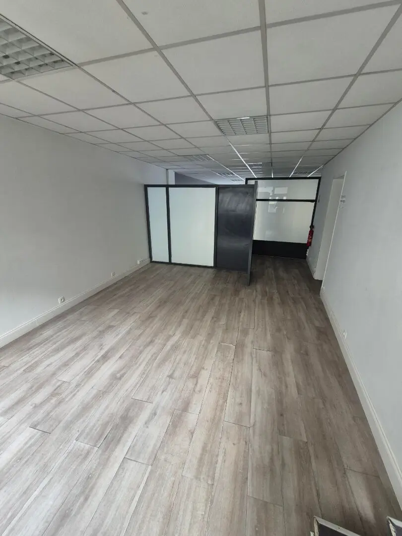 Photo 3 Local Commercial 1 pièce 104m²