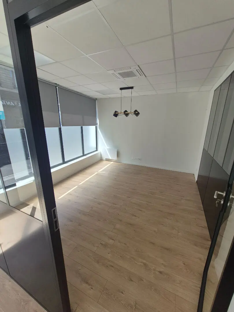 Photo 6 Local Commercial 1 pièce 140m²