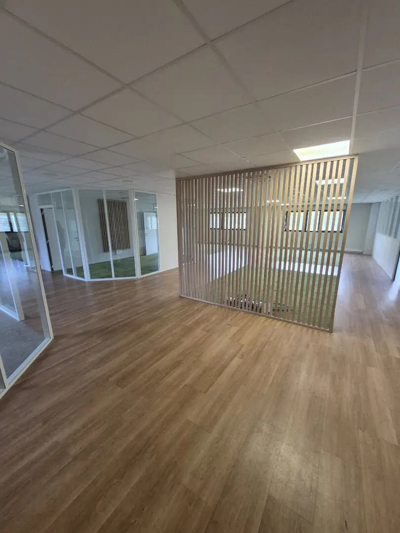 Photo 2 Local Professionnel 1 pièce 385m²