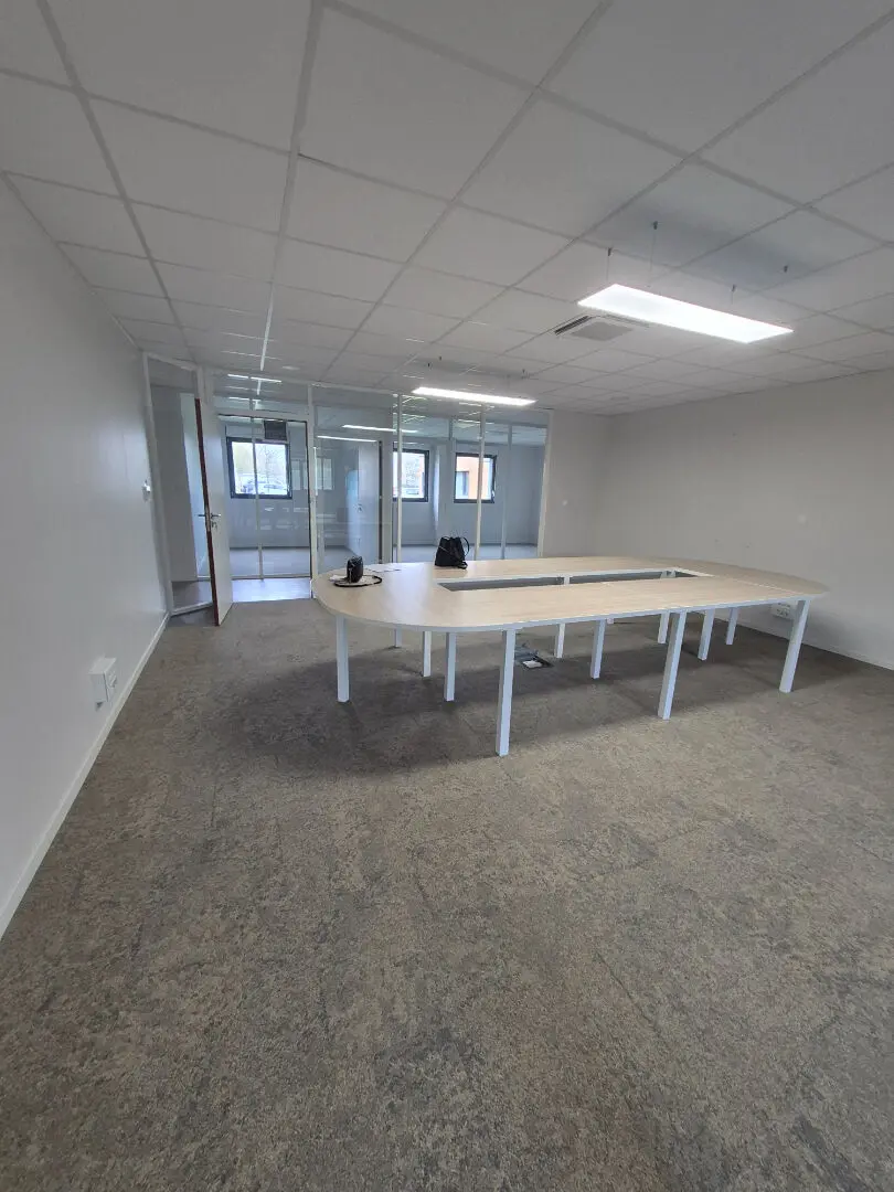 Photo 3 Local Professionnel 1 pièce 385m²