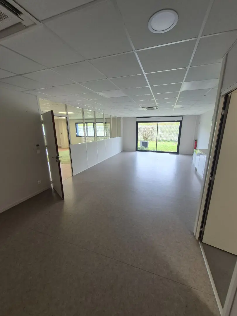 Photo 4 Local Professionnel 1 pièce 385m²