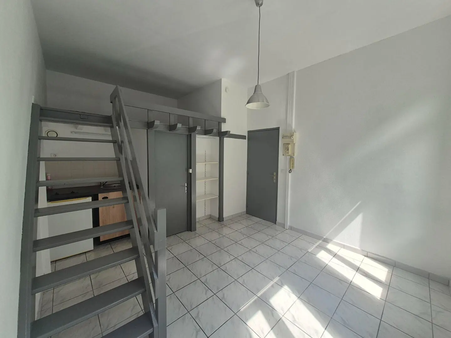 Photo 2 Appartement 1 pièce 16.99m²