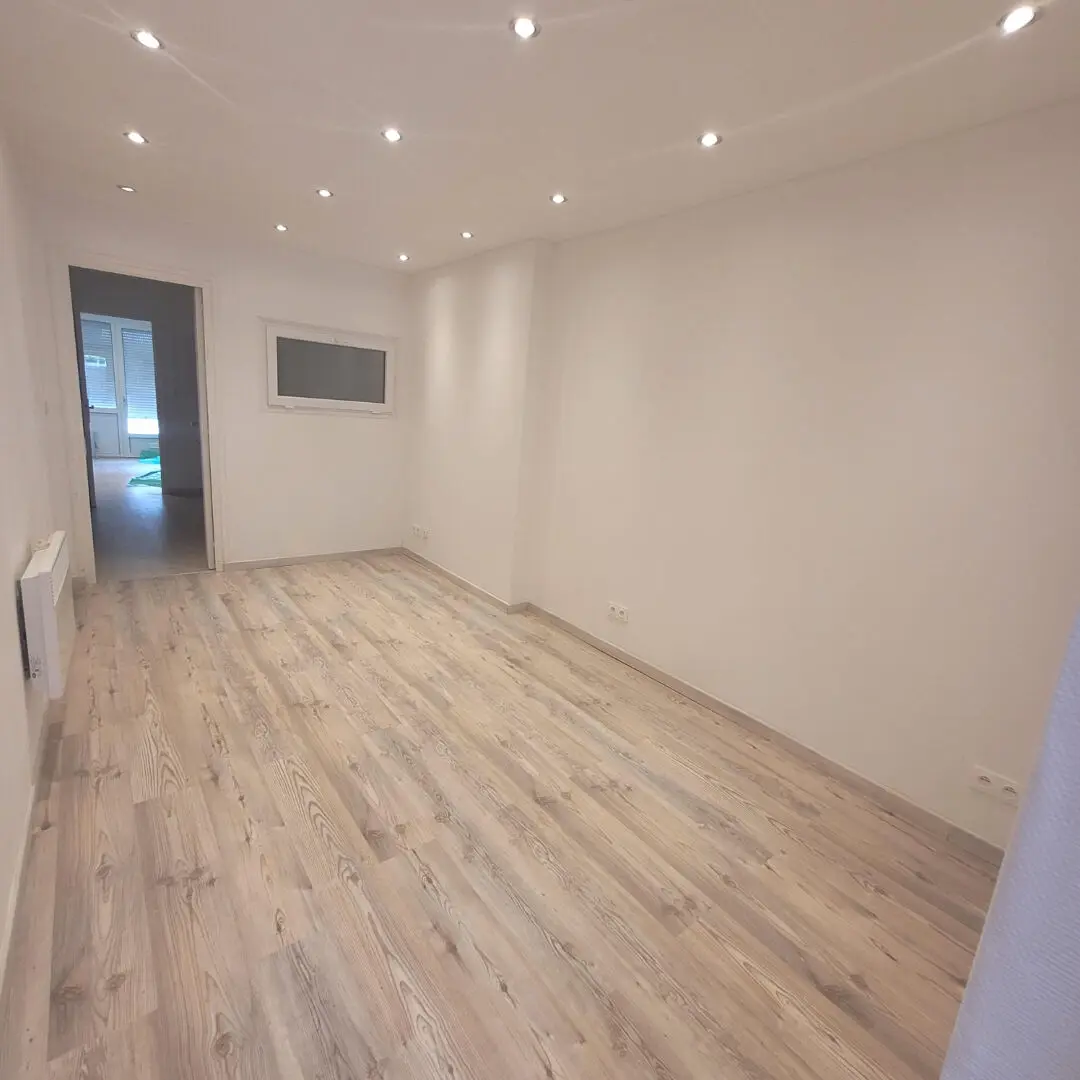 Photo 1 Local Commercial 1 pièce 45m²
