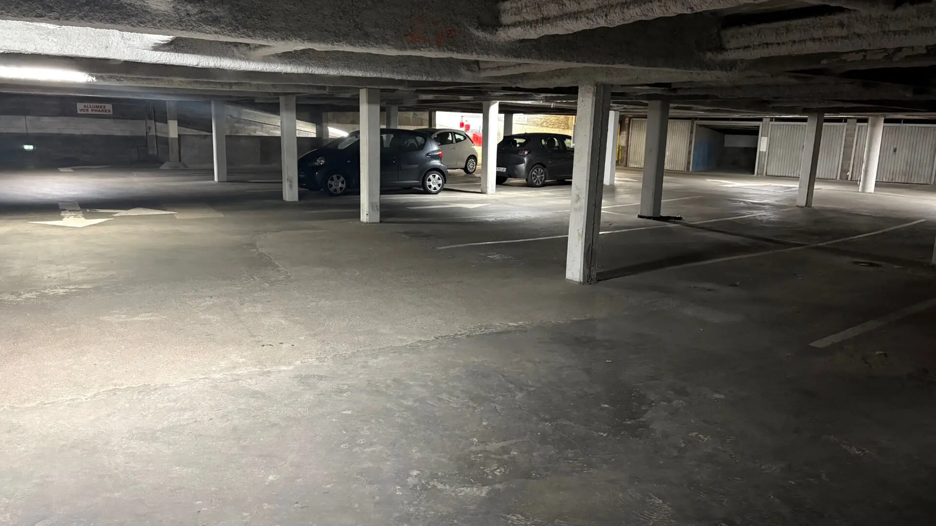 Photo 2 Parking
