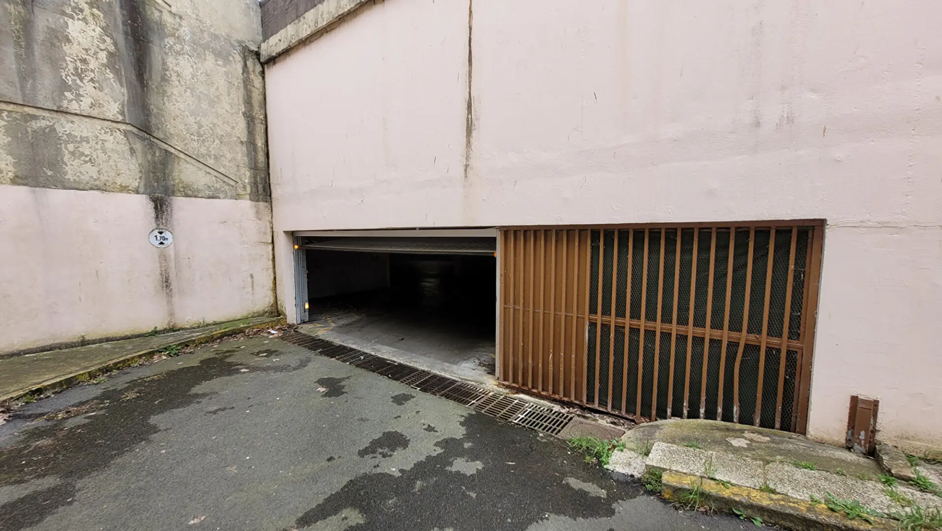 Photo 3 Parking