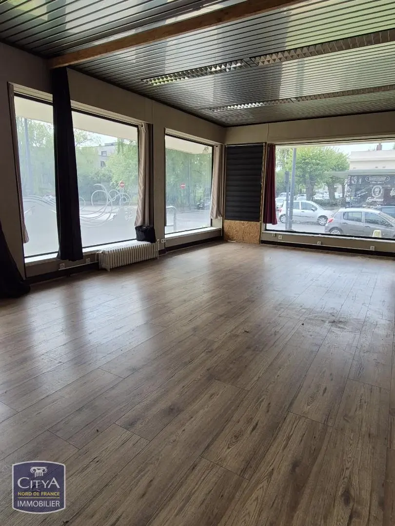 Photo 2 Local Professionnel 1 pièce 39.83m²