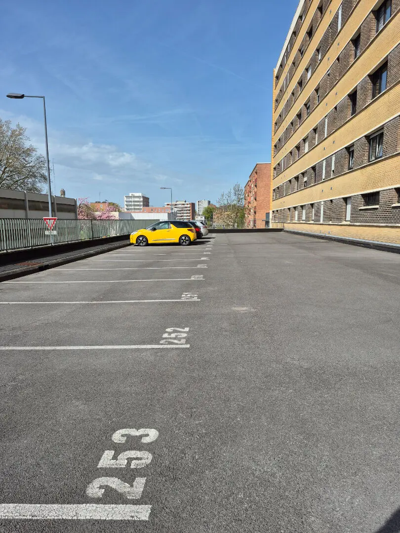 Photo 2 Parking