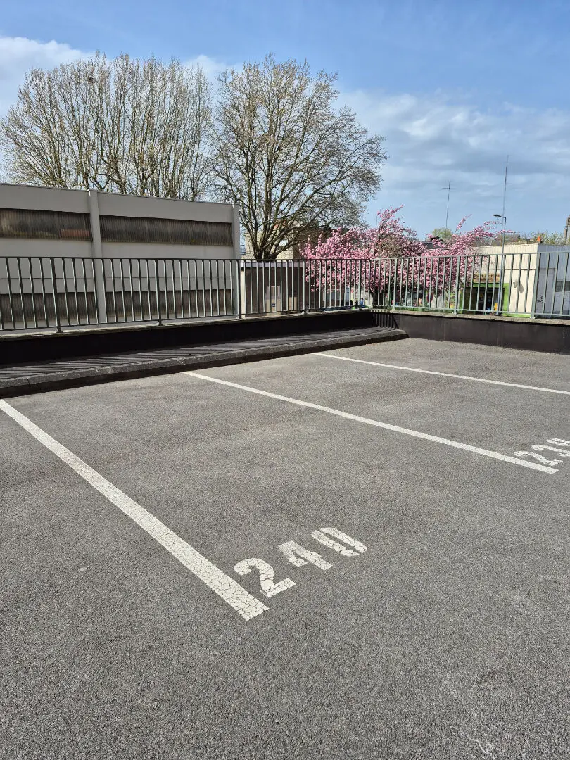Photo 3 Parking